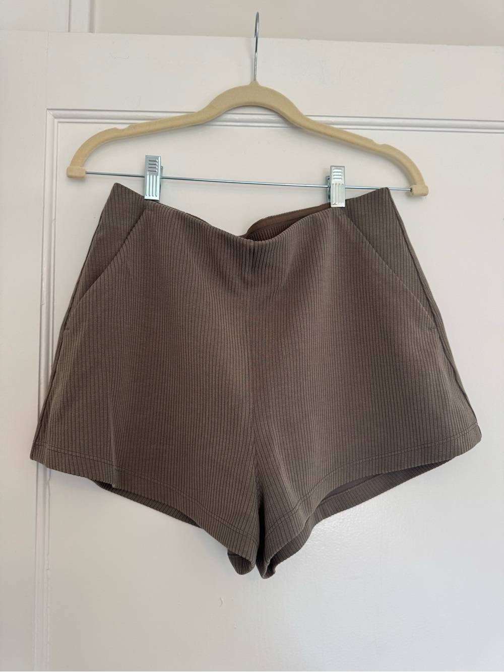Lululemon Ribbed Softstreme High-rise Shorts - Size 8 - Taupe